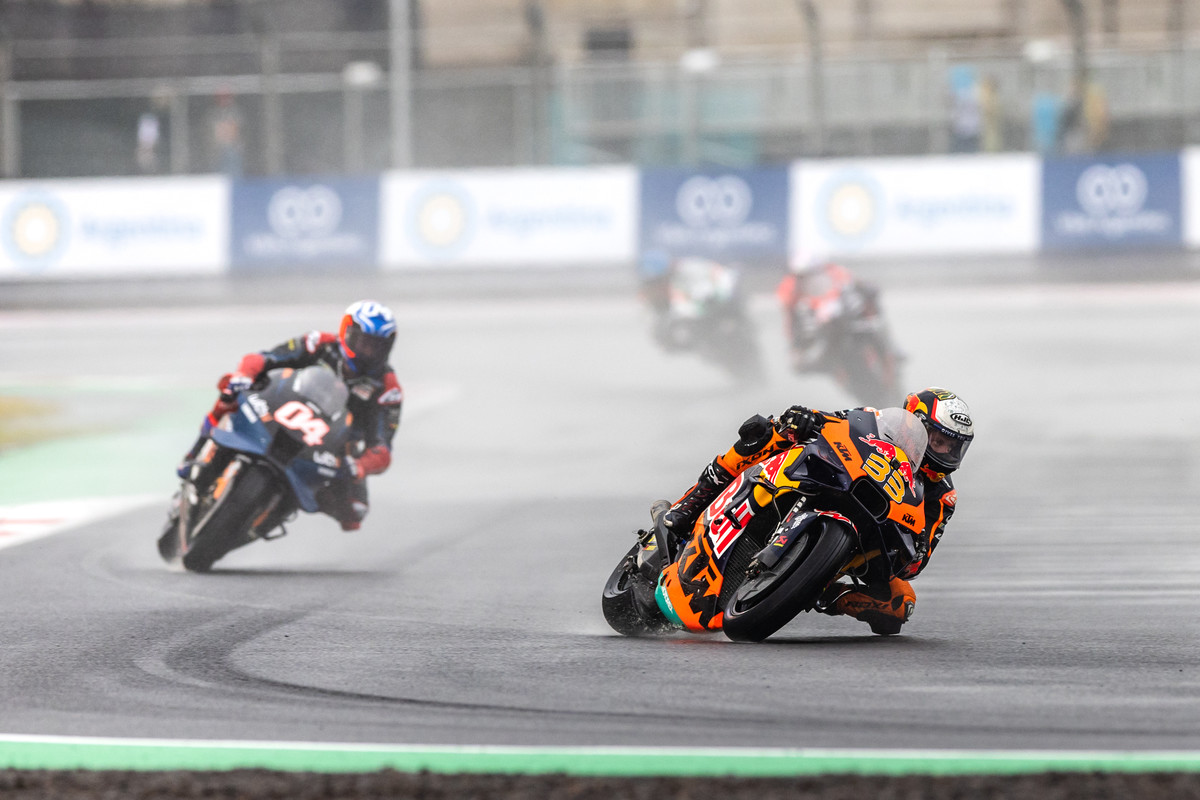 Miguel Oliveira KTM stürmt im Regenrennen von Indonesien auf Platz 1